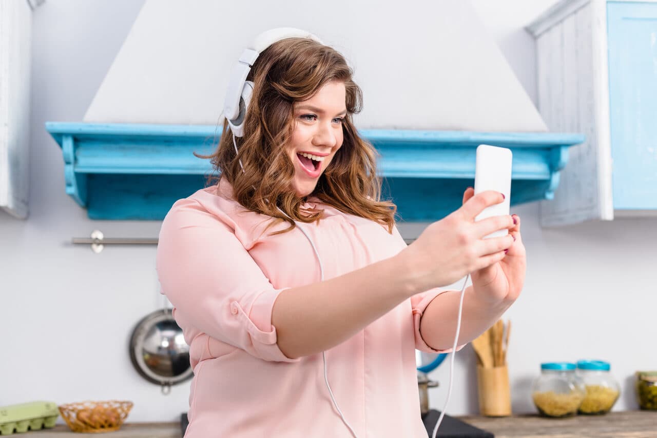 Patient engaged in virtual metabolic health consultation